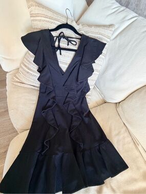hm-moden Black Ruffle V-Neck Mini Dress
